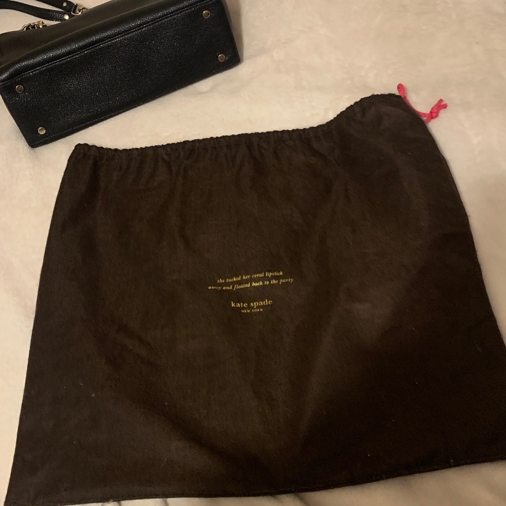 Kate Spade Black Leather Shoulder Bag with Gold Coloured Chain - Picture 6 of 7